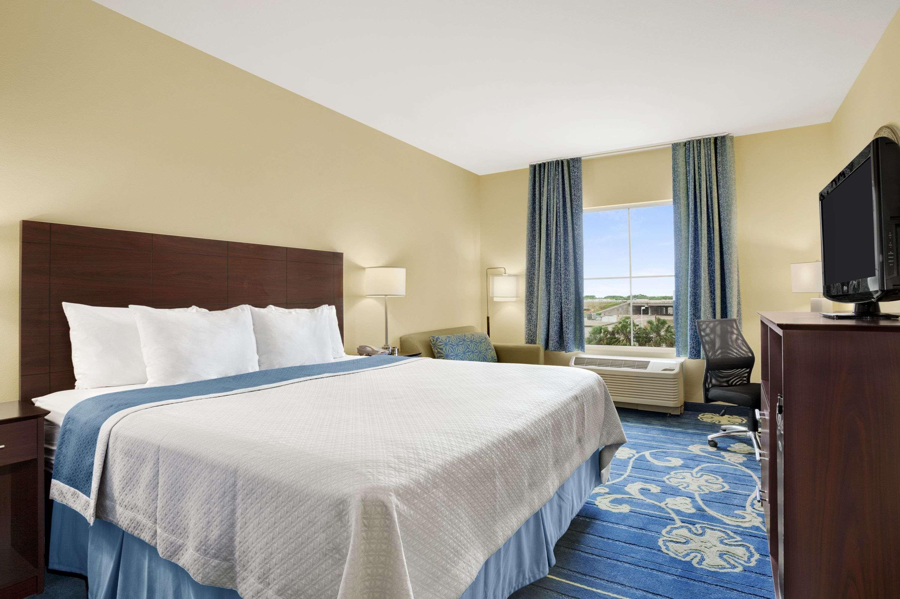 Spark By Hilton Victoria Exterior photo